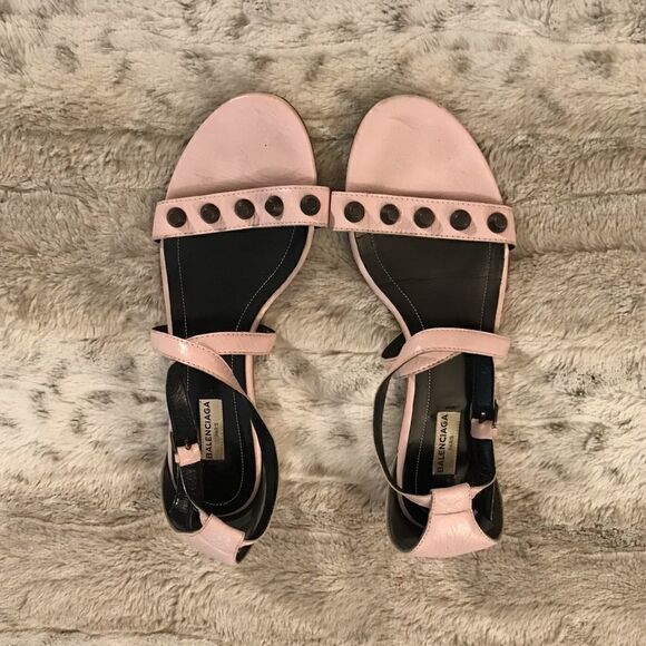 : : BALENCIAGA Studded Strappy Flat Sandals : : - Picture 6 of 8